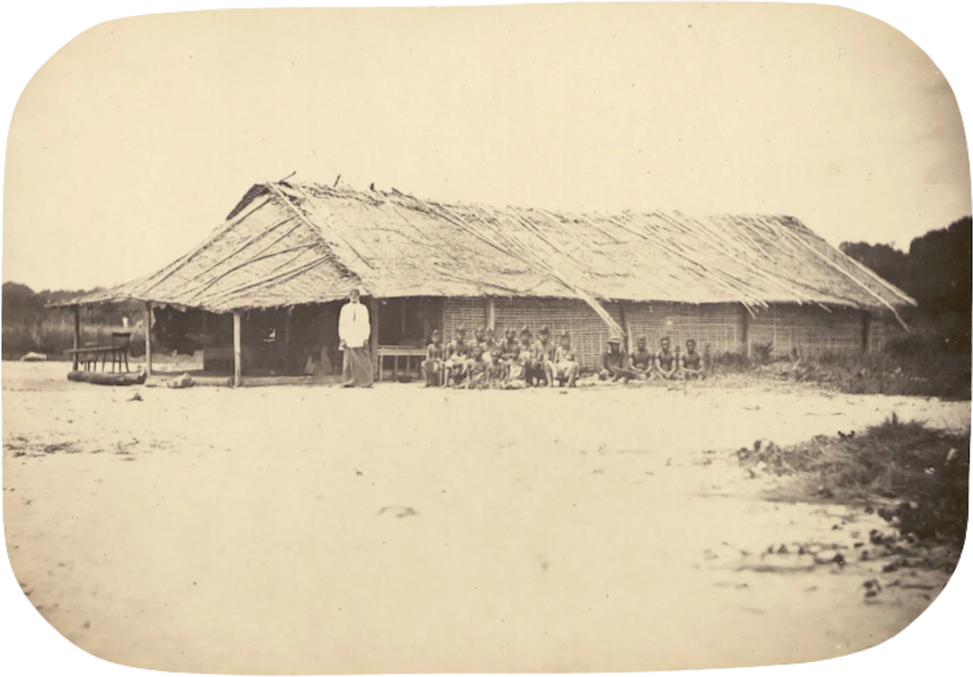 Le temple du roi Denis à la Pointe-Denis, photographie de 1862 posée sur la toile de jute